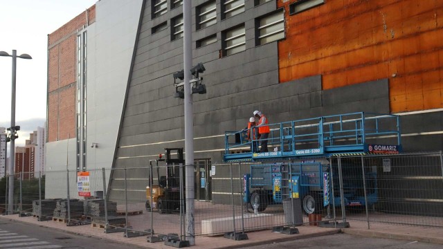 Benidorm inicia los trabajos de reparación y saneamiento de la fachada del Palau d'Esports
