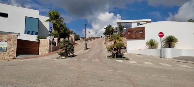 Benitatxell repara calles tras 30 años de espera y mejora accesos a 5.000 vecinos de Cumbre del Sol