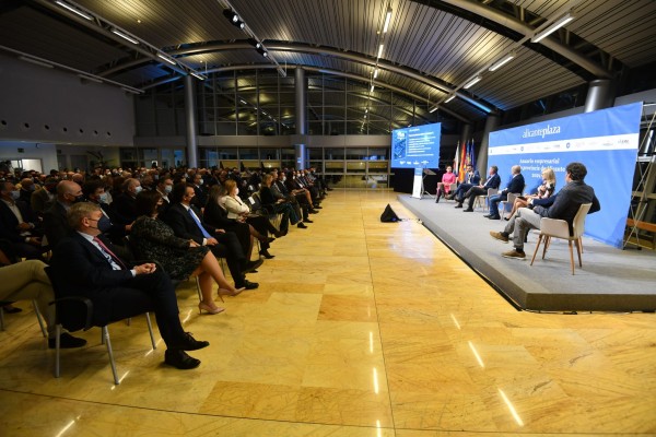Más de 200 empresarios y representantes públicos arropan el Anuario de 'Alicante Plaza' 