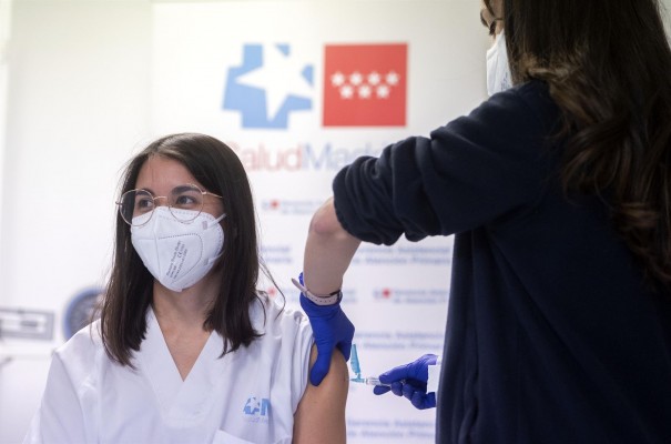 Más de 8 millones de españoles han recibido la dosis de refuerzo de la vacuna contra la covid