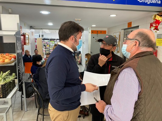 El PP de Elche propone un convenio de colaboración con los placeros del Mercado de San José 