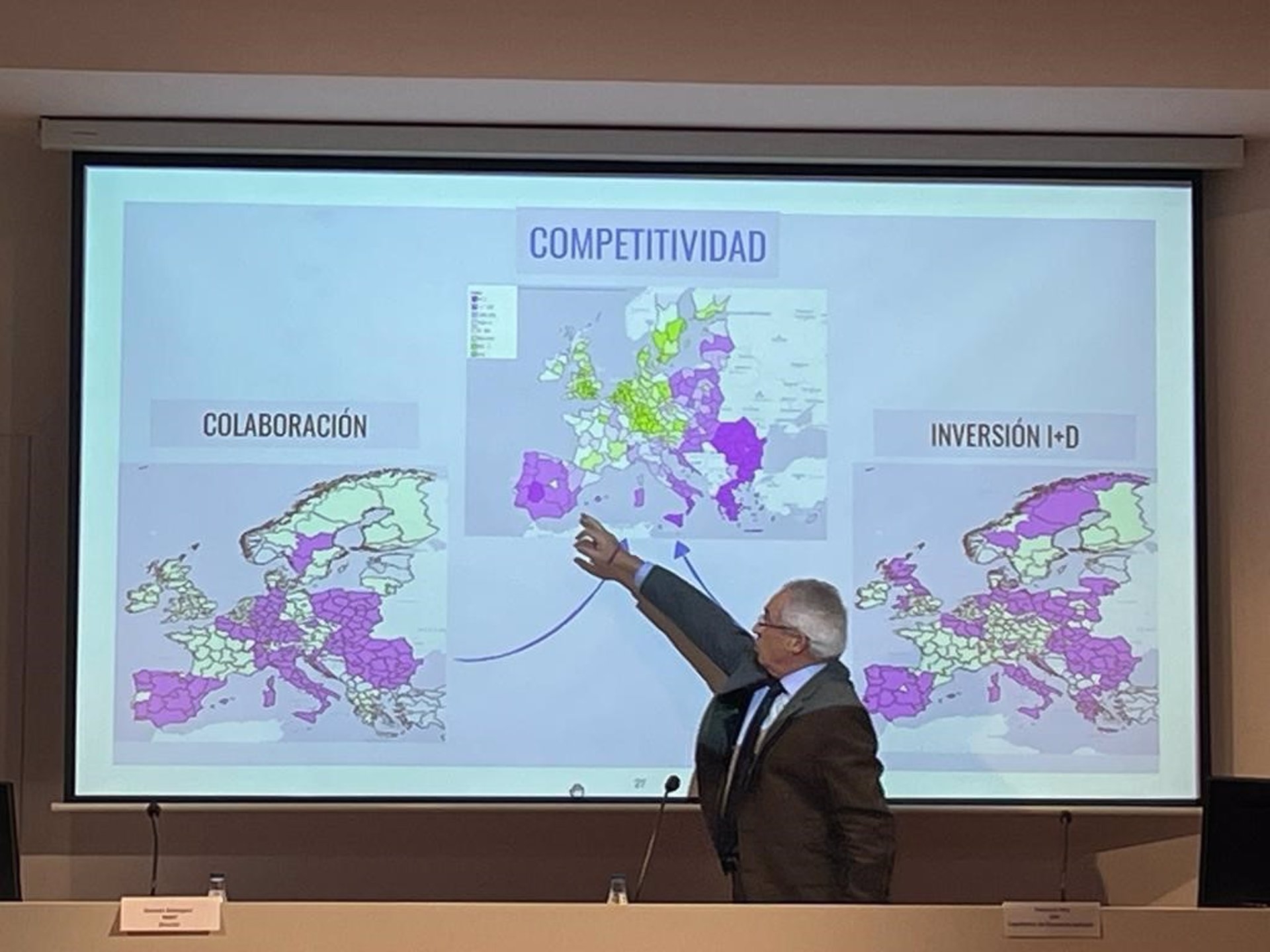Francisco Mas, catedrático de Economía Aplicada en la UPV presenta el estudio 'Evolución reciente del sistema de innovación de la Comunitat Valenciana 2014-2021' - FOTO: REDIT  - 