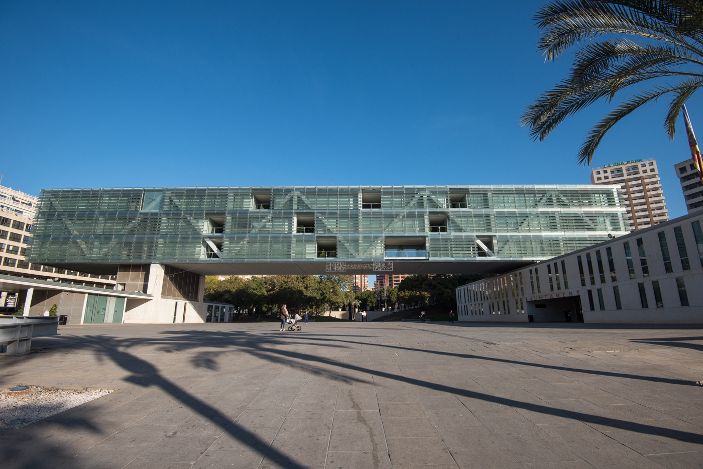 El Ayuntamiento abre las inscripciones a comercios para participar en el bono #BenidormTeDaMás