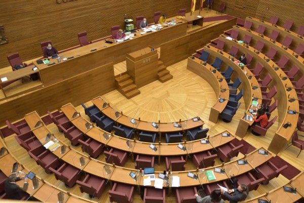 Arranca el debate de enmiendas a los presupuestos con críticas a la subida de sueldos en la Generalitat
