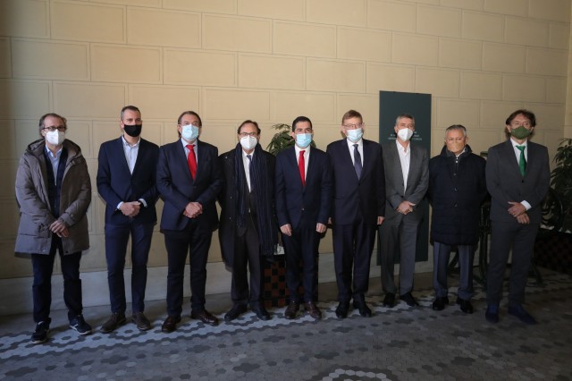 Ximo Puig anuncia 1,5 millones de euros para el clúster del textil de la Comunitat en los próximos dos años