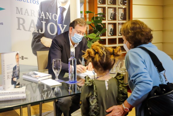 Rajoy, en Murcia: firmará el miércoles ejemplares de su nuevo libro 