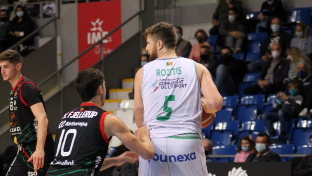 El TAU Castelló vuelve a remontar en el último cuarto y se lleva la victoria ante el Palma (70-71)