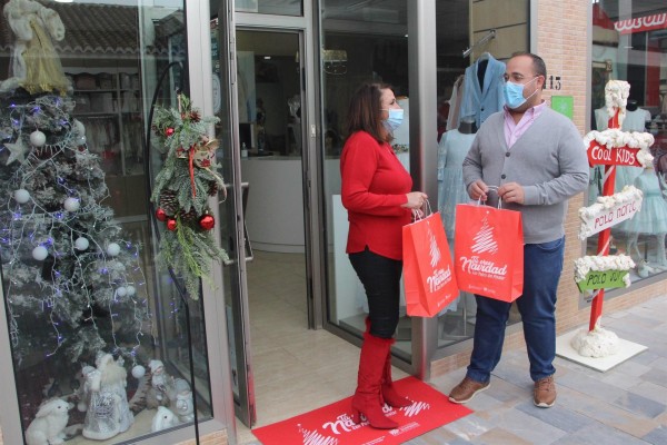 La campaña 'Tú eres Navidad' sortea 10.000 euros en premios y un escaparate de regalos en San Pedro del Pinatar
