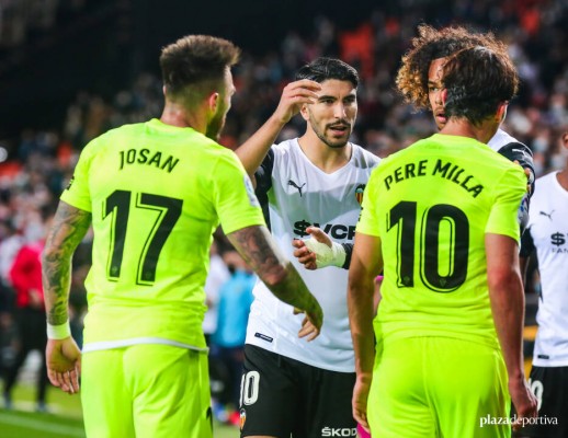 El Elche y su entorno se indignan con el gol no concedido a Carrillo