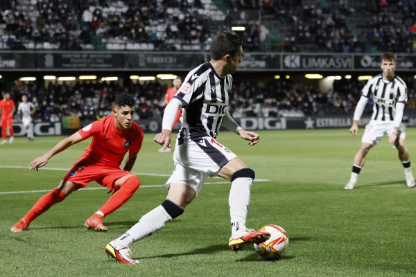 El Andorra hace inútil un golazo de Barco y castiga al Castellón, que acaba con nueve hombres