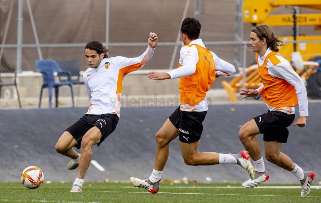 El VCF Mestalla, a reforzar la primera plaza con una nueva victoria fuera de casa