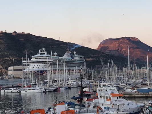 El buque Ventura llena de turistas británicos Cartagena en su mejor diciembre en tráfico de cruceros 