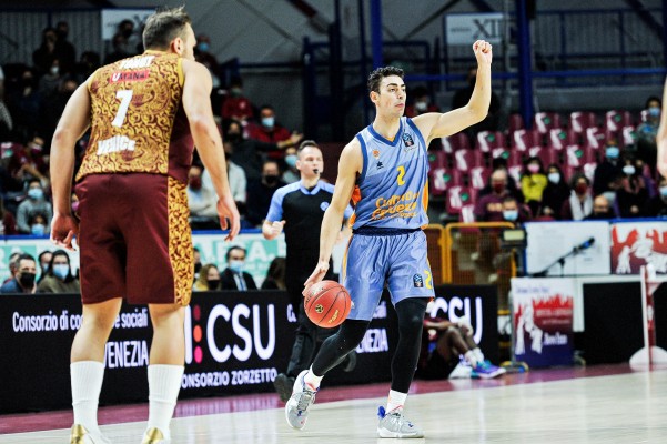 Aplazan a jueves 23 el Valencia-Obradoiro por casos COVID-19 en los locales
