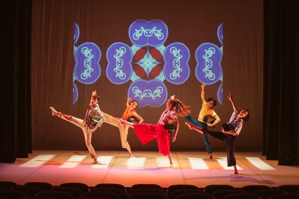 Escalante presenta 'Trànsit', una aventura urbana para los más pequeños con danza y semáforos