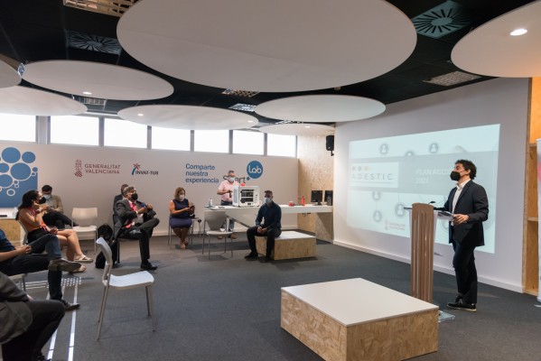 Adestic y Turisme sellan una colaboración enfocada en la innovación y tecnología turística
