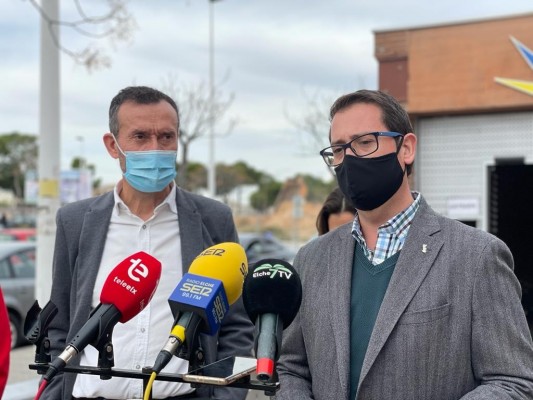 Elche pone fin a la nueva fachada del IES de Torrellano, adjudica La Paz e impulsa la ampliación del colegio de El Altet