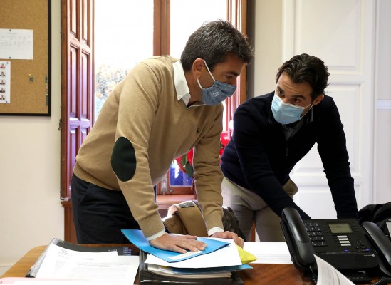 Mazón confía en un acuerdo para las cuentas de la Diputación, pese a la distancia de PSPV y Compromís 