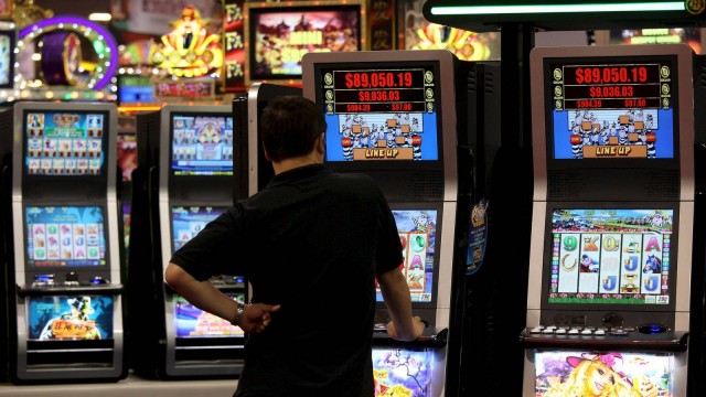 Los valencianos se gastaron 2.851 millones en el juego en 2020, un 32% menos que en 2019