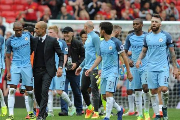 El City remonta en un partido loco y da un paso hacia cuartos