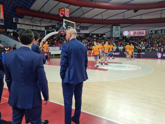 El Valencia detecta nuevos casos de covid en la plantilla y suspenderá partidos
