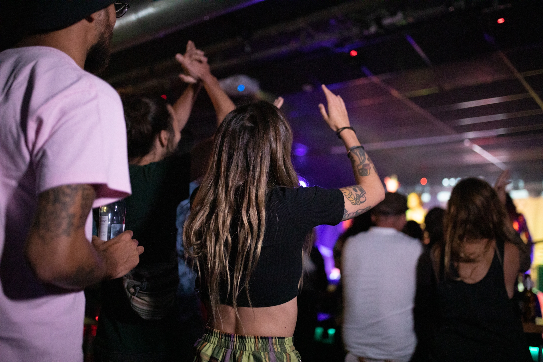 La sexta ola ya tiene consecuencias culturales: dos salas renuncian al baile