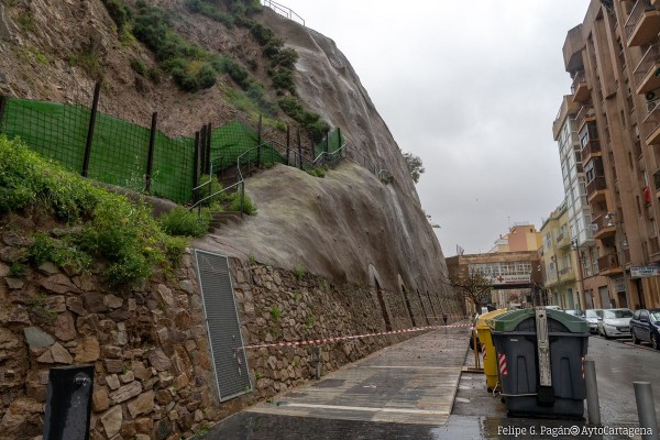 Las obras en el talud de Gisbert obligan a cerrar hasta el día 17 el Ascensor Panorámico, Refugio y Castillo de la Concepción