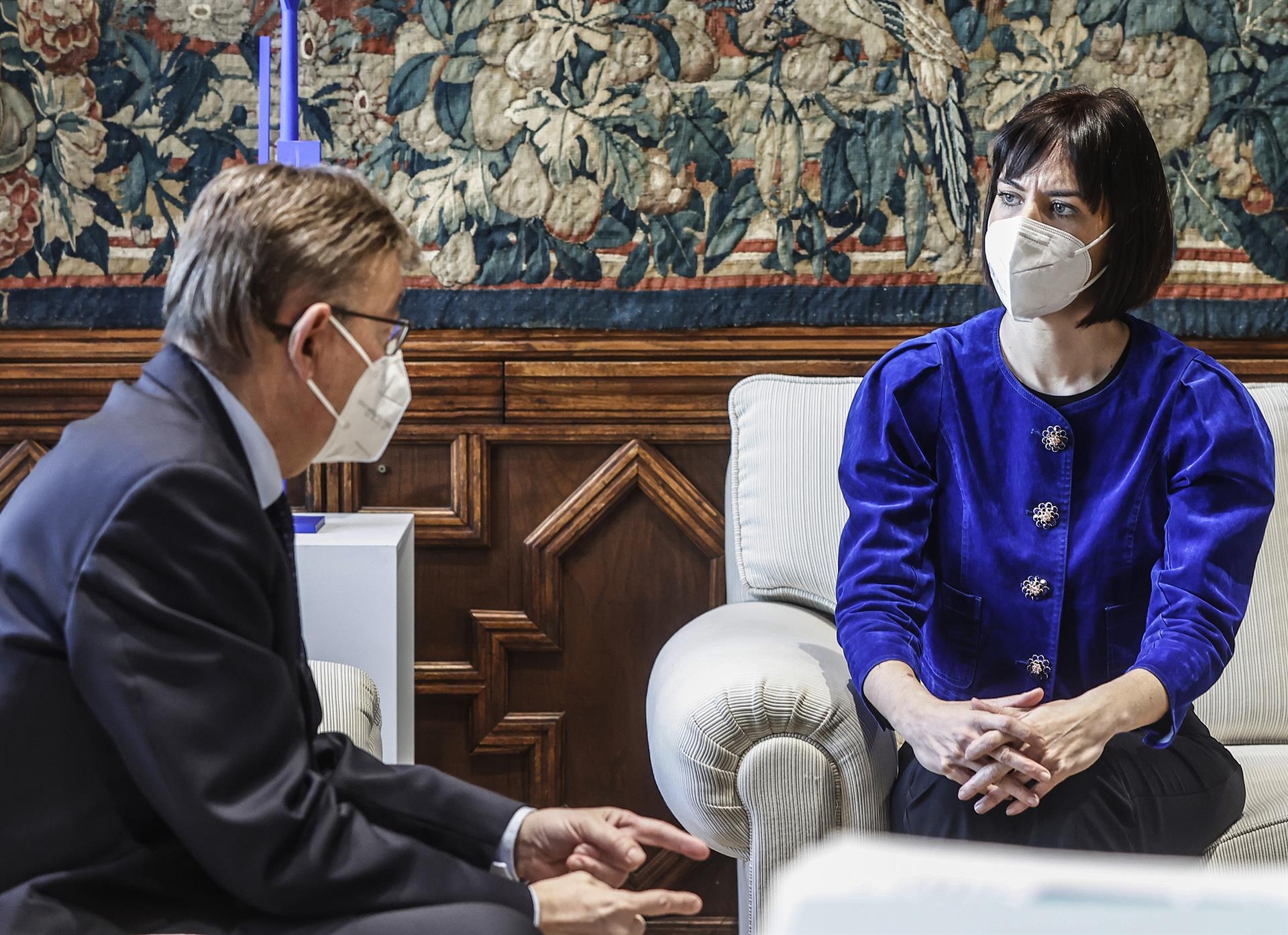 El presidente de la Generalitat Valenciana, Ximo Puig, recibe a la ministra de Ciencia e Innovación, Diana Morant , en el Palau de la Generalitat. Foto: ROBER SOLSONA. - 