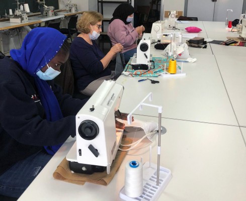 Élite Cementos colabora con la ONGD valenciana Formación Senegal con la compra de una remalladora