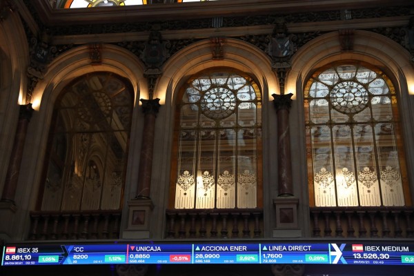 El Ibex 35 amanece con un retroceso del 0,14% pero se mantiene sobre los 8.500 puntos