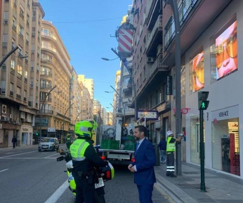 Las luces de Navidad llegan por fin a las calles de Murcia: empiezan por la Gran Vía