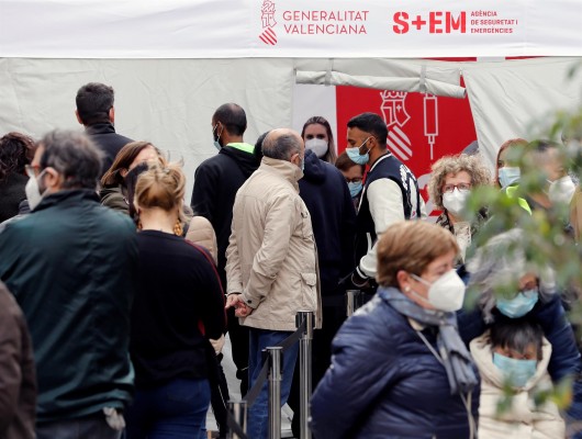 Alicante suma 1.050 casos de covid en dos días y alcanza las 183 personas hospitalizadas