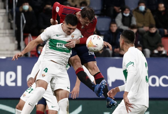 Diego González: De sufrir un ERE en el Málaga, a la titularidad en Primera con el Elche en dos cursos

