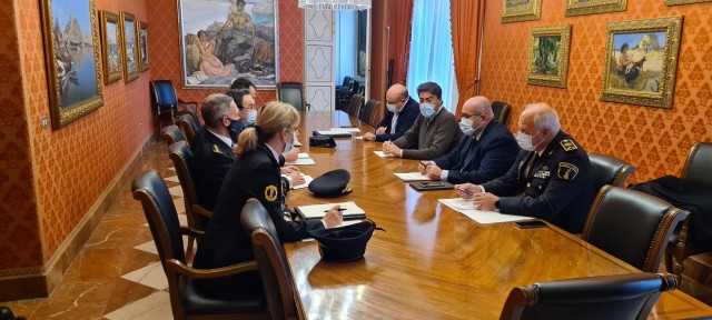 Alicante coordina el dispositivo de seguridad y la aplicación de medidas anticovid en Navidad