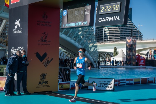 Seis nuevos récords nacionales en un Maratón Valencia con grandes marcas de la élite