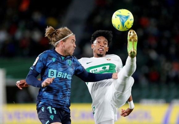 El Elche de Francisco cierra la jornada 16 con un colchón de 3 puntos sobre el descenso
