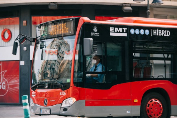 Abuso del coche y transporte público poco maduro: así se ve la movilidad en las grandes ciudades