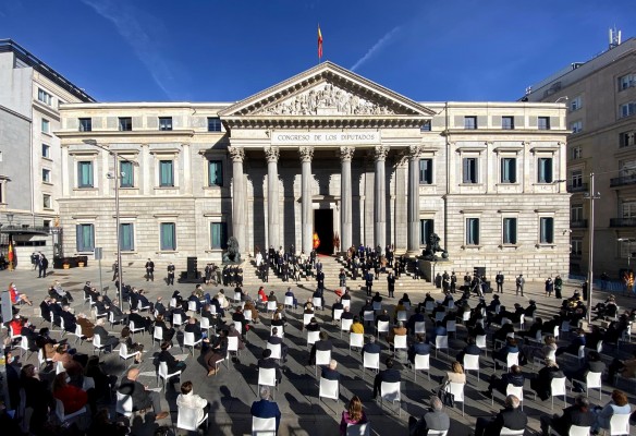 Las instituciones celebran el Día de la Constitución en el exterior del Congreso de los Diputados