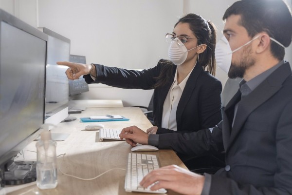 El miedo a contagiarse de covid-19 no justifica una ausencia física laboral, según el TSJM