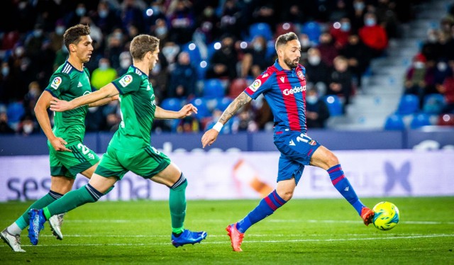 El Levante hace historia y puede batir el récord de la Liga sin ganar
