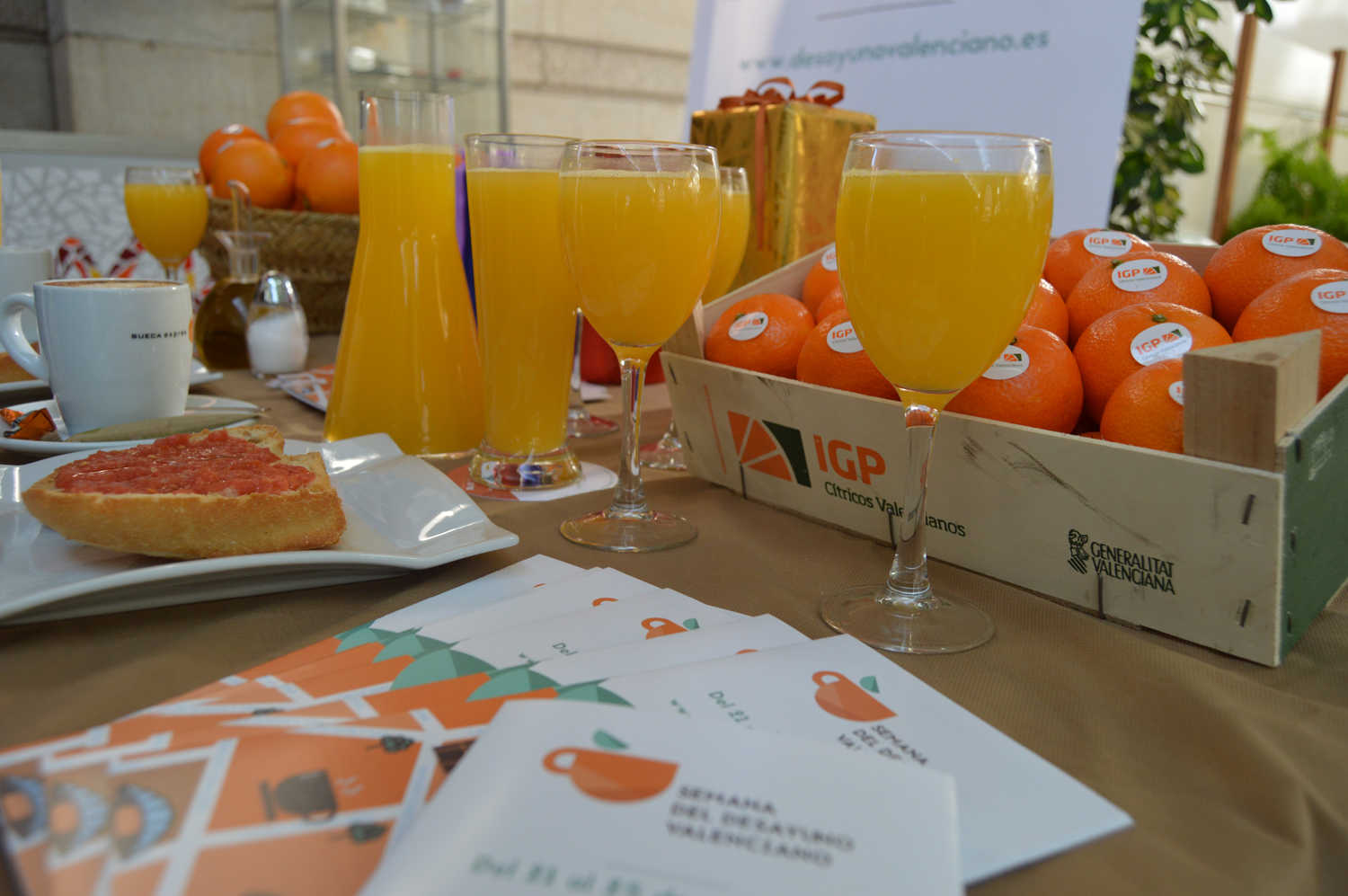 Un zumo de naranja valenciana gratis con tu desayuno tradicional 