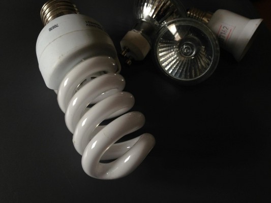 El precio de la luz se duplica este lunes y volverá a superar los 200 euros/MWh