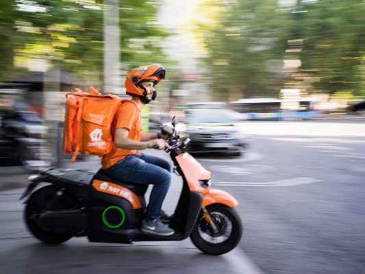 ¿Alguien ha dicho Just Eat? Qué piden, cómo y a qué horas los usuarios alicantinos de 'delivery'