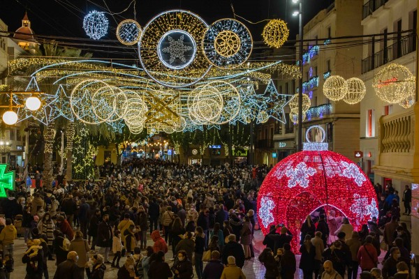 La Navidad llega a Elche con el encendido de cerca de un millón de luces decorativas de bajo consumo