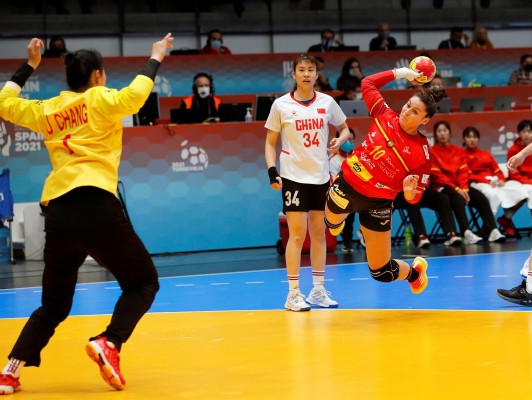 España no da opción a China