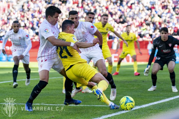El Sevilla hace bueno un gol de Ocampos ante un Villarreal que atosigó