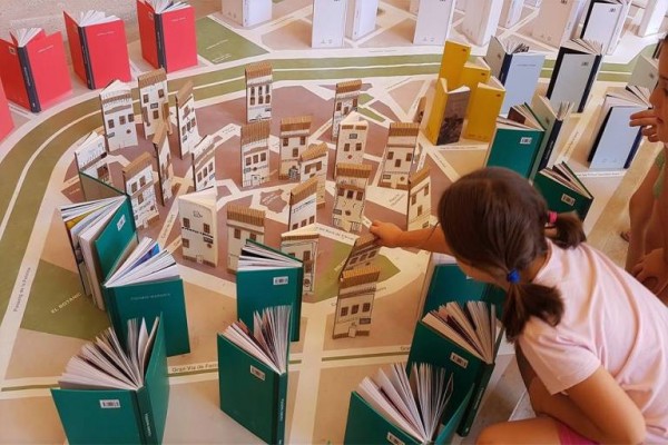 'Escuela de Escribas': la Biblioteca Valenciana acerca a los más pequeños a los inicios de la escritura 