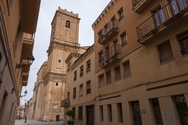 Elche avanza en la protección del Recinto Histórico y Raval-Salvador: ratifica la tutela arqueológica ante obras