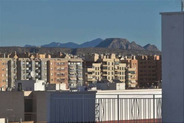 Elche rubrica la suscripción al derecho de tanteo y retracto autonómico y amplía el Plan Centro