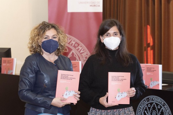 La UMU presenta el libro 'Buenas prácticas inclusivas en recreos y deporte escolar' 

