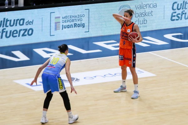 Un Valencia tocado se agarra a su identidad para recibir al BAXI Ferrol